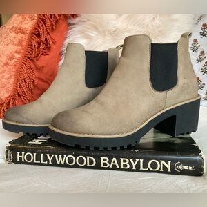 Leather Caslon Chelsea Boots Rain Resistant- Size 5.5